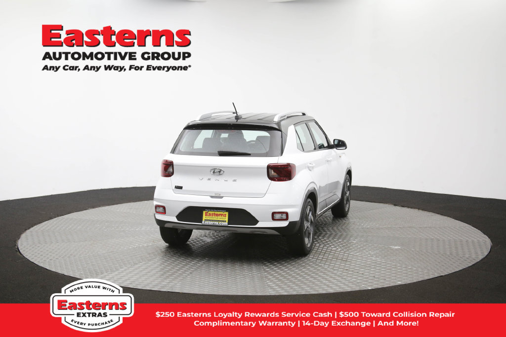 Used 2025 Hyundai Venue Limited FWD image 39