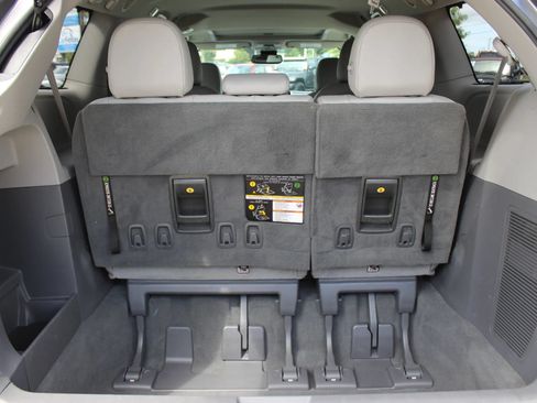 Used 2020 Toyota Sienna XLE AWD/4WD image 23