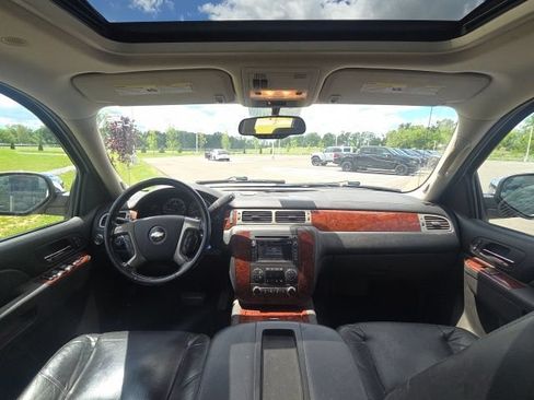 Used 2010 Chevrolet Avalanche LTZ AWD/4WD image 14