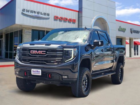 Used 2023 GMC Sierra 1500 AT4 w/ AT4 Preferred Package AWD/4WD image 2