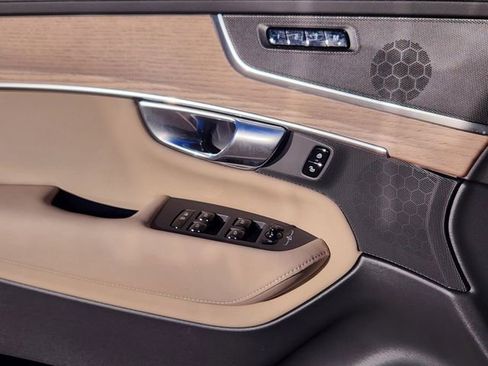 New 2026 Volvo XC90 B5 Core w/ Protection Package image 9