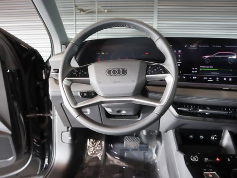 Used 2025 Audi Q6 e-tron Premium image 17