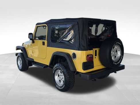 Used 2004 Jeep Wrangler 4WD image 3