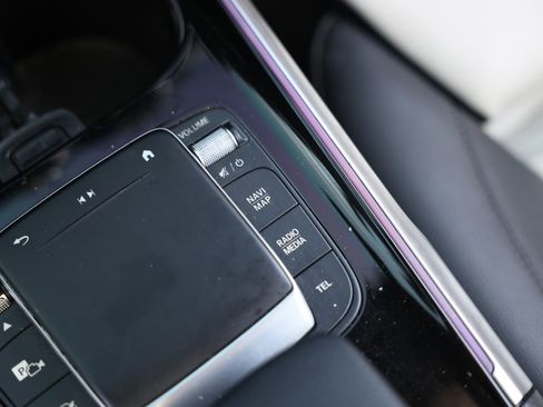 Used 2021 Mercedes-Benz GLB 250 image 44