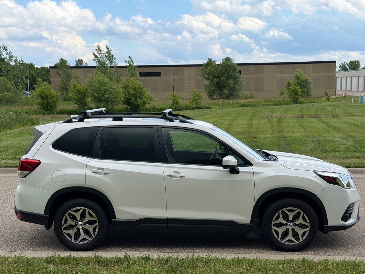 Used 2022 Subaru Forester Premium w/ Popular Package #1 AWD/4WD image 2