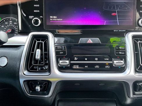 Used 2022 Kia Sorento S image 31