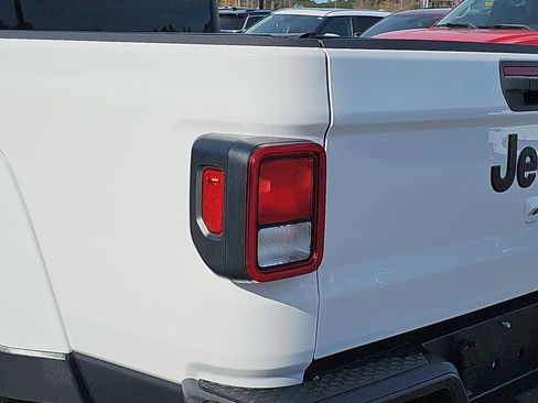 Used 2022 Jeep Gladiator Sport image 37