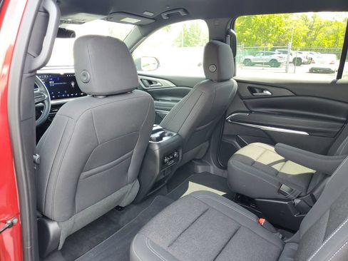 Used 2025 Chevrolet Traverse LT w/ Driver Confidence Package FWD image 31