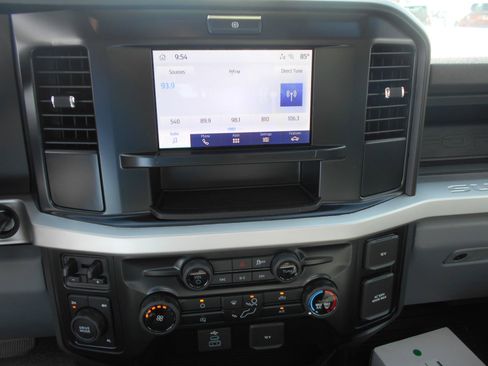 New 2025 Ford F550 4x4 Regular Cab Super Duty image 26