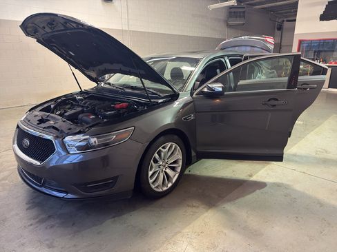 Used 2017 Ford Taurus Limited FWD image 9