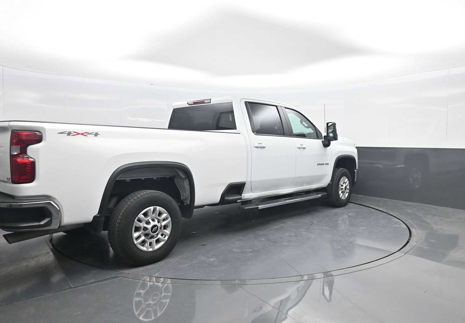 Used 2025 Chevrolet Silverado 2500 LT w/ Convenience Package AWD/4WD image 8