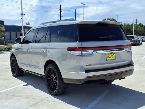 Certified 2022 Lincoln Navigator Reserve RWD image 4