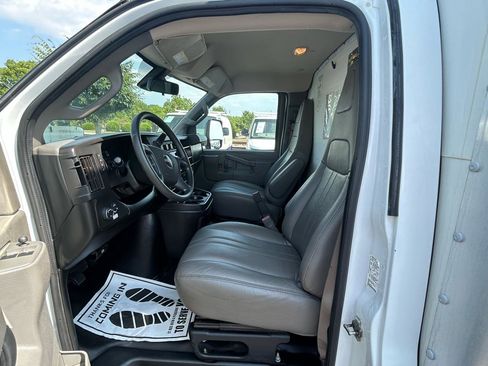 Used 2021 GMC Savana 3500 Extended w/ Power Convenience Package RWD image 9