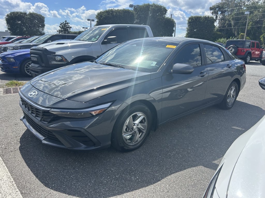 Used 2025 Hyundai Elantra SE FWD image 7
