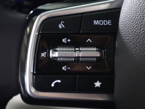 Used 2024 Kia Carnival EX image 43