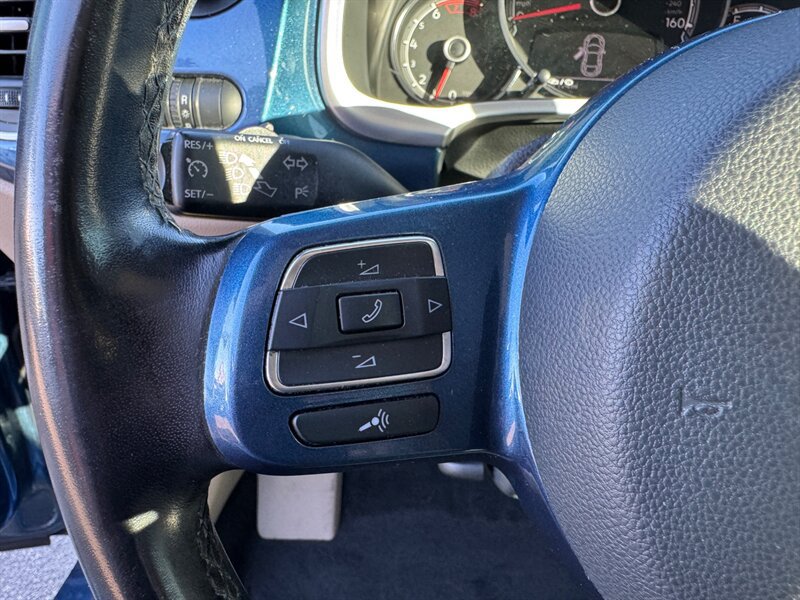 Used 2019 Volkswagen Beetle 2.0T SE FWD image 27