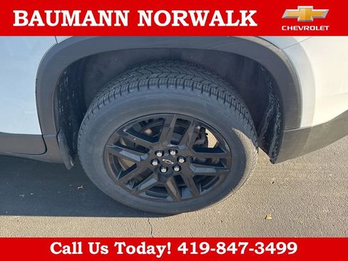 Used 2021 Chevrolet Traverse LT FWD image 17