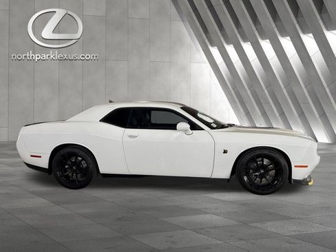 Used 2019 Dodge Challenger R/T Scat Pack w/ Shaker Package image 4