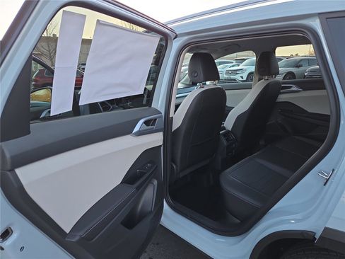 New 2026 Volkswagen Taos SE image 22