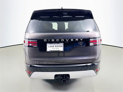 Used 2023 Land Rover Discovery Metropolitan Edition image 6