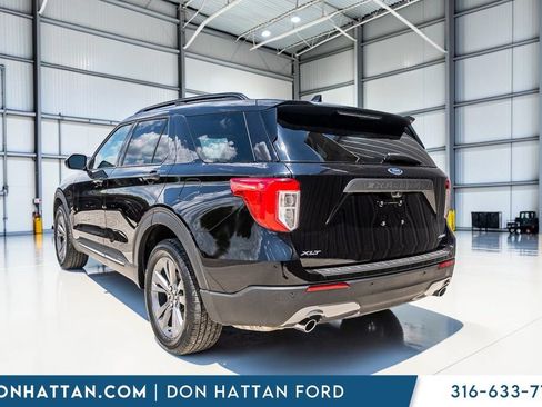 Used 2023 Ford Explorer XLT w/ Equipment Group 202A AWD/4WD image 28