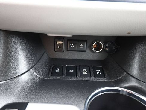 Used 2018 Toyota Highlander XLE w/ Protection Package #3 AWD/4WD image 21