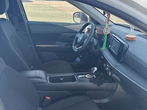 Used 2025 Nissan Kicks S w/ Charging Package image 12