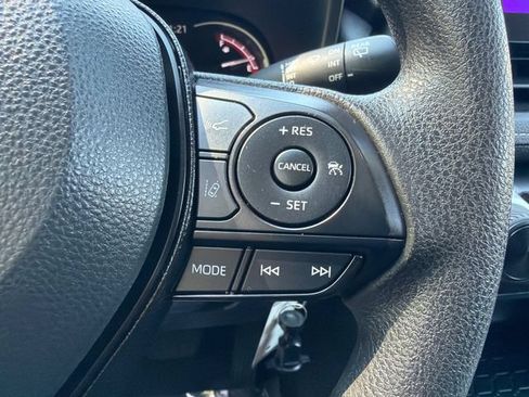 Used 2025 Toyota RAV4 LE AWD/4WD image 27