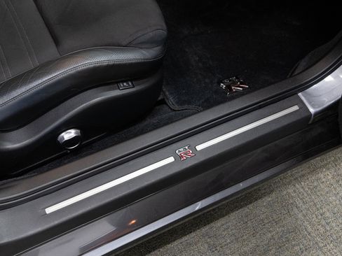 Used 2013 Nissan GT-R Premium image 22