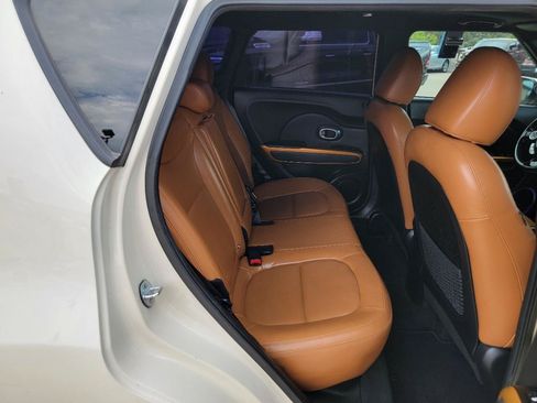 Used 2015 Kia Soul ! w/ Sun & Sound Package FWD image 11