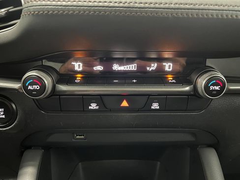 Used 2021 MAZDA MAZDA3 s FWD image 21