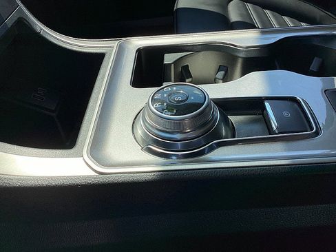 Used 2024 Ford Edge SEL image 21