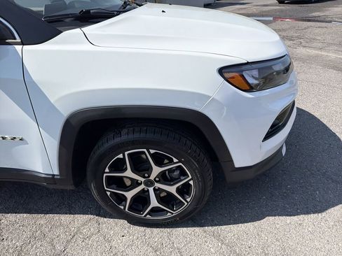 Used 2025 Jeep Compass Limited AWD/4WD image 4