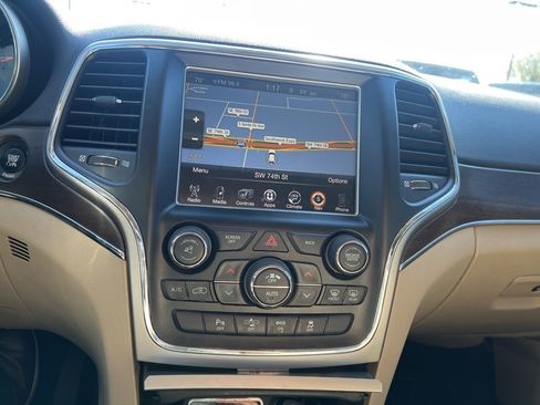 Used 2015 Jeep Grand Cherokee Limited w/ Luxury Group II image 11