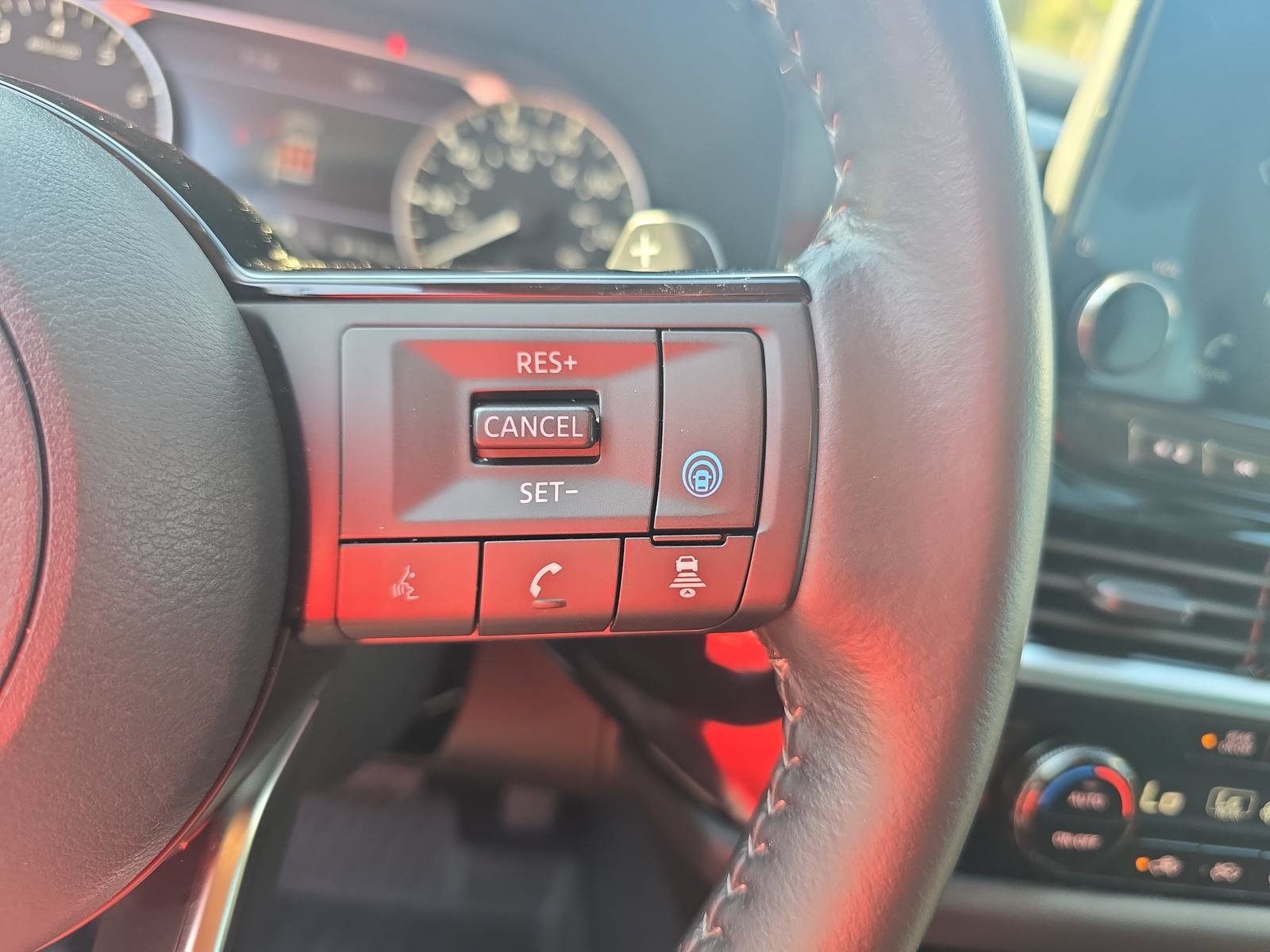 Used 2025 Nissan Pathfinder SL AWD/4WD image 18