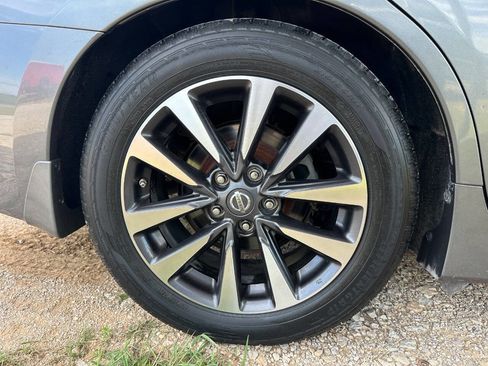 Used 2016 Nissan Altima 2.5 SL w/ Moonroof Package FWD image 30