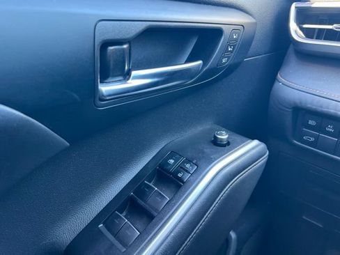 Used 2022 Toyota Highlander Bronze Edition AWD/4WD image 21