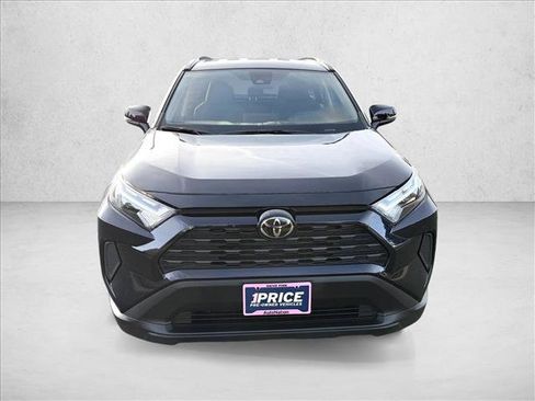 Used 2025 Toyota RAV4 XLE AWD/4WD image 2