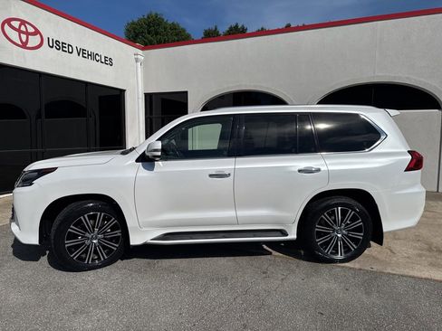 Used 2021 Lexus LX 570 4WD w/ Luxury Package image 2