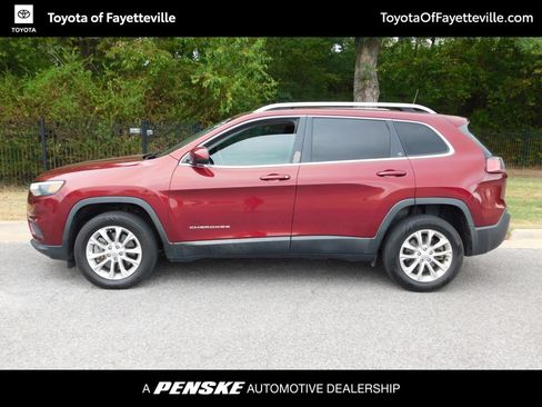 Used 2019 Jeep Cherokee Latitude w/ Cold Weather Group AWD/4WD image 8