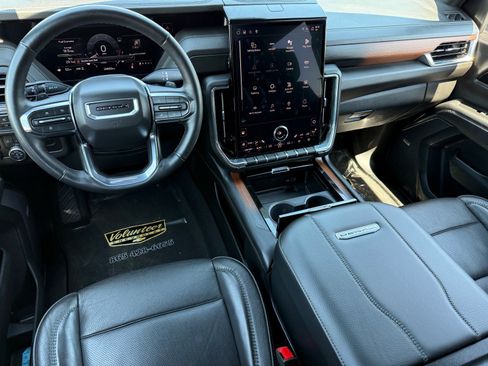 Used 2025 GMC Yukon Denali AWD/4WD image 12