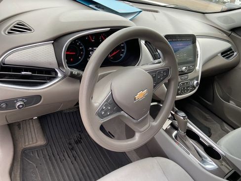 Used 2020 Chevrolet Malibu LT image 34