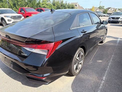 Used 2023 Hyundai Elantra Limited FWD image 6