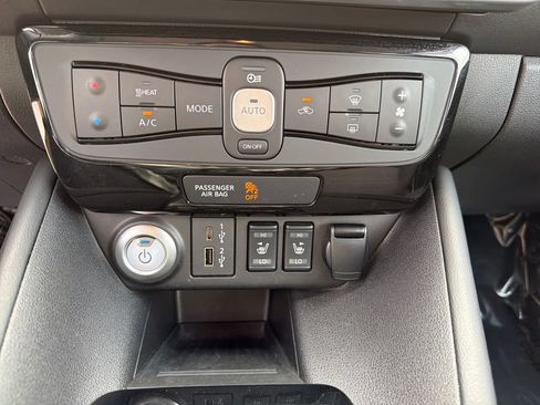 Used 2022 Nissan Leaf SV FWD image 29