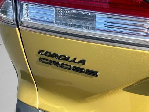 Used 2024 Toyota Corolla Cross AWD Hybrid w/ Moonroof Package image 8