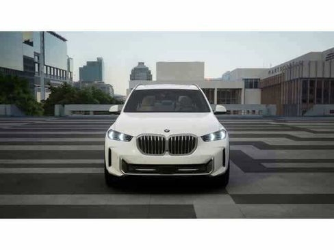 Used 2026 BMW X5 xDrive40i AWD/4WD image 3