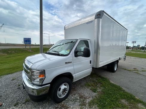 New 2027 Ford E-350 and Econoline 350 Super Duty w/ Power Equipment Group RWD image 1