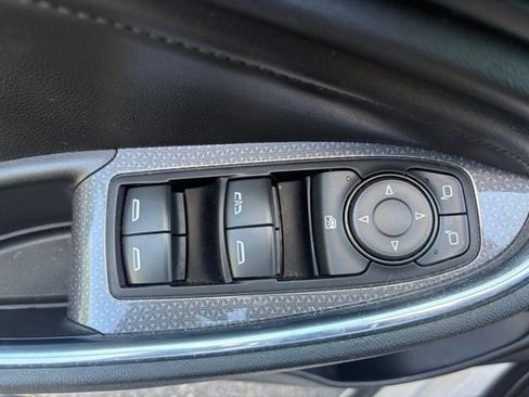 Used 2018 Chevrolet Malibu LT w/ Leather Package FWD image 32
