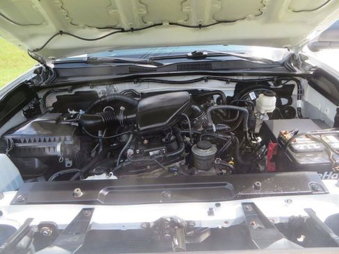 Used 2020 Toyota Tacoma SR AWD/4WD image 27