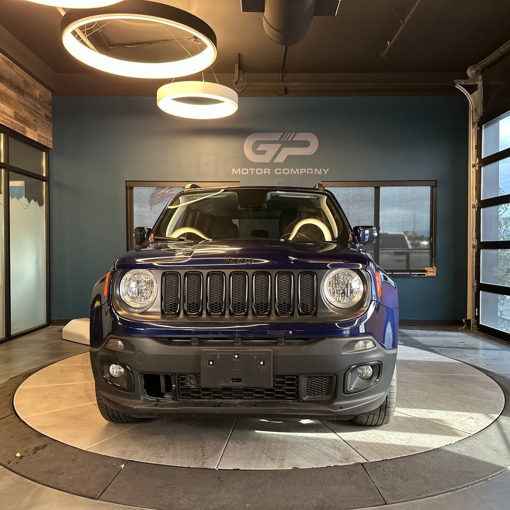 Used 2018 Jeep Renegade Altitude w/ UConnect 8.4 Nav Group AWD/4WD image 8